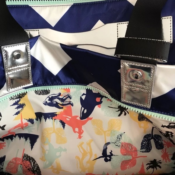 NWT SEAWHEEZE LULULEMON YOGA ON THE RUN DUFFEL - Picture 6 of 8